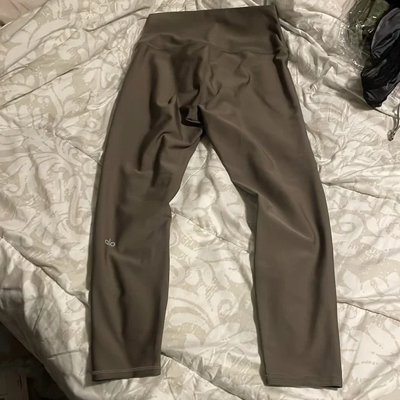 Alo Yoga airlift 7/8 leggings - Picture 4 of 7